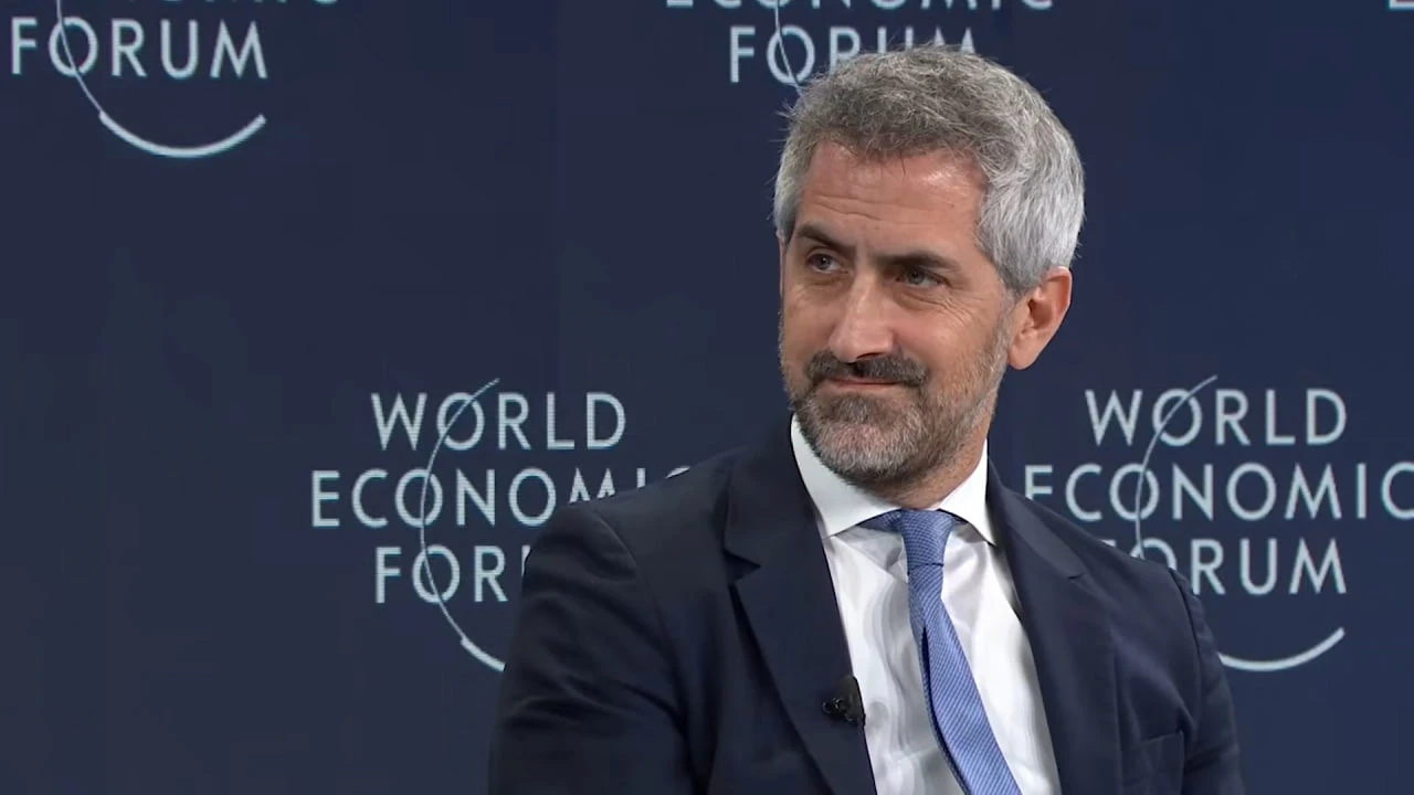 Bridgewater CEO Nir Bar-Dea continues to invest in AI despite a grim employment outlook / Photo: YouTube