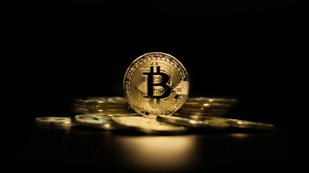 Analysts believe Bitcoins growth will be driven by an influx of funds into cryptocurrency ETFs / Photo: Shutterstock.com / Andreanicolini