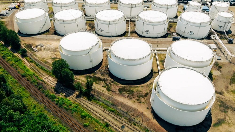 Europe is in no hurry to tap into its fuel reserves, despite threats from Washington / Photo: Curioso.Photography/Shutterstock.com