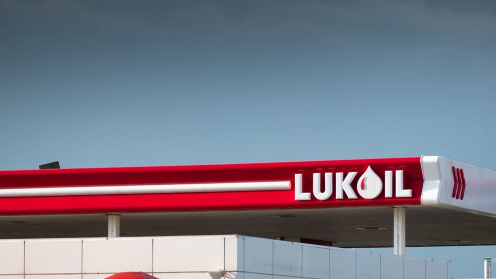 U.S.-Russia talks on Ukraine now include the issue of Lukoils overseas assets / Photo: Dragos Asaftei / Shutterstock.com