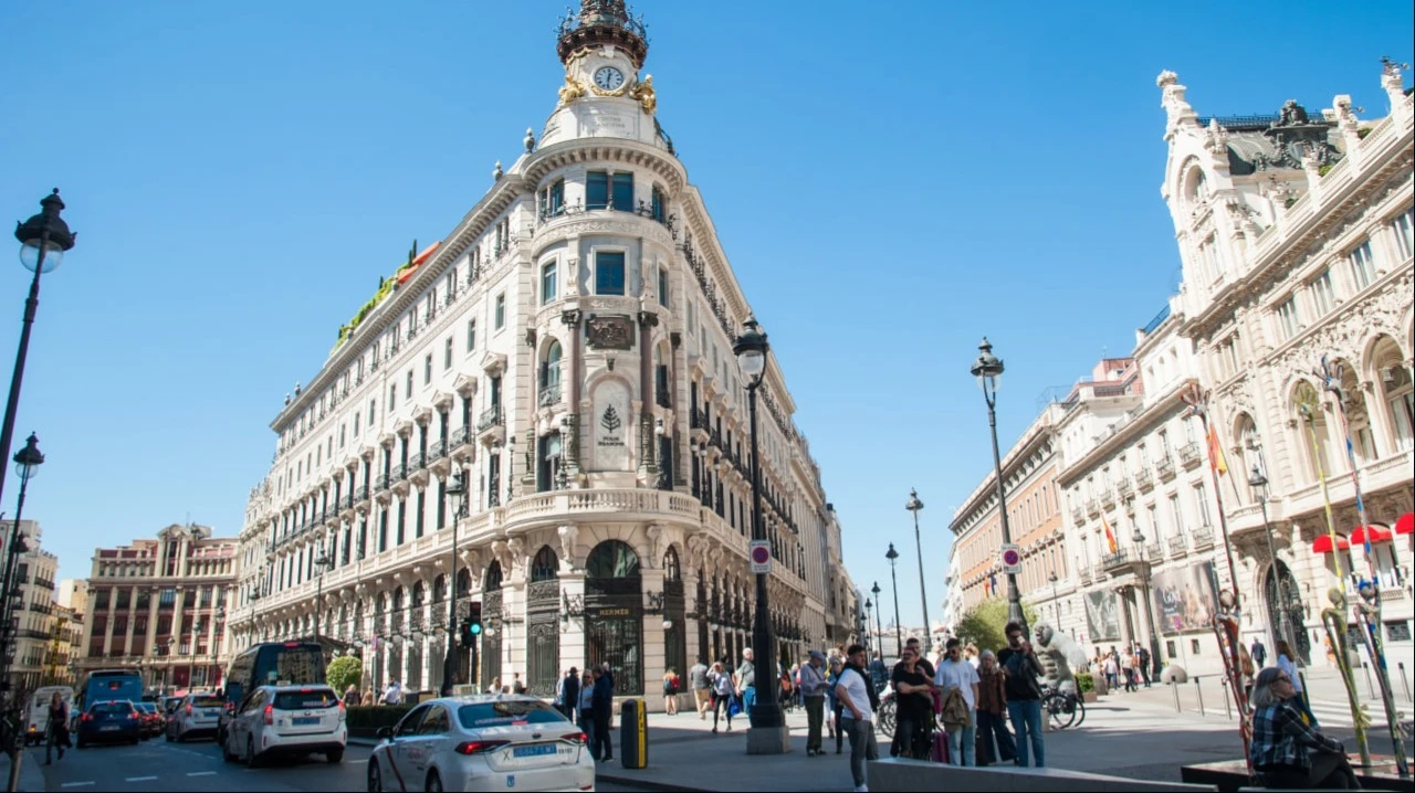 Тревога из-за ситуации во Франции и Испании усилила продажи евро / Фото: Sandra Moraes / Shutterstock.com