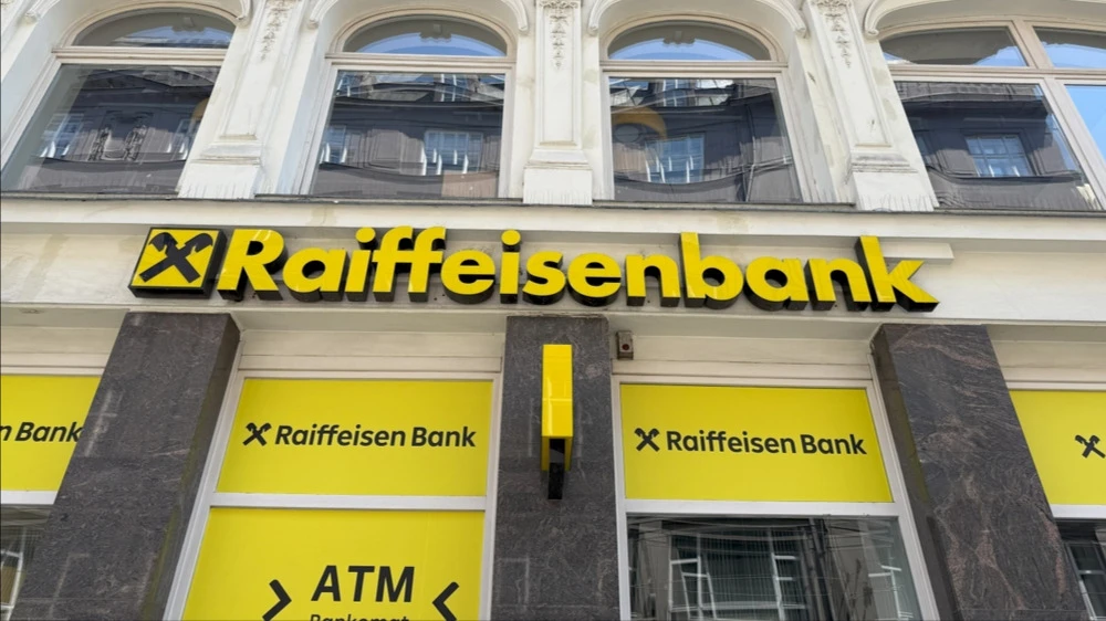 Raiffeisen рассчитывает взыскать компенсацию в €3,15 млрд за счет замороженных активов Rasperia и тем самым косвенно получить деньги от своего российского подразделения / Фото: Dargog / Shutterstock.com