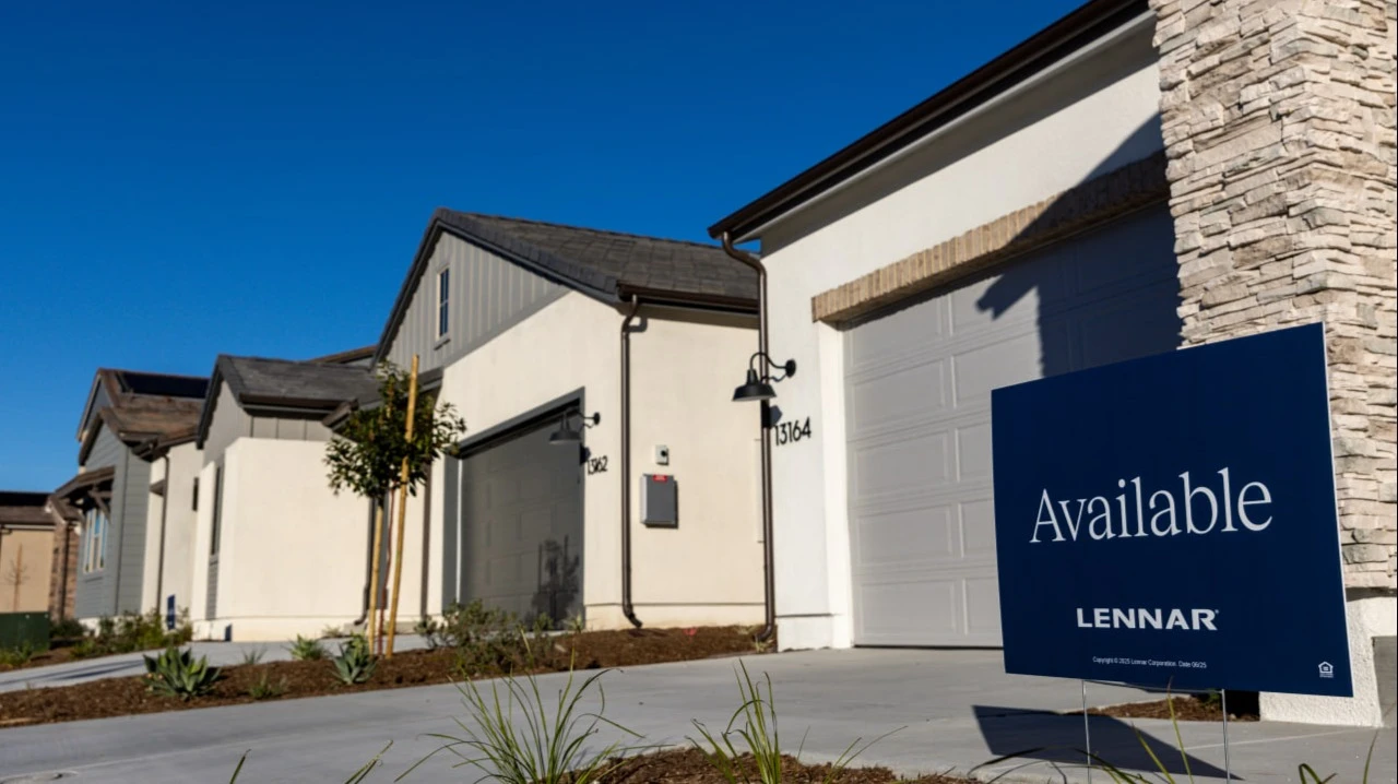 Berkshire now owns 12% of the homebuilder Lennar / Photo: Todd Bigelow / Shutterstock.com