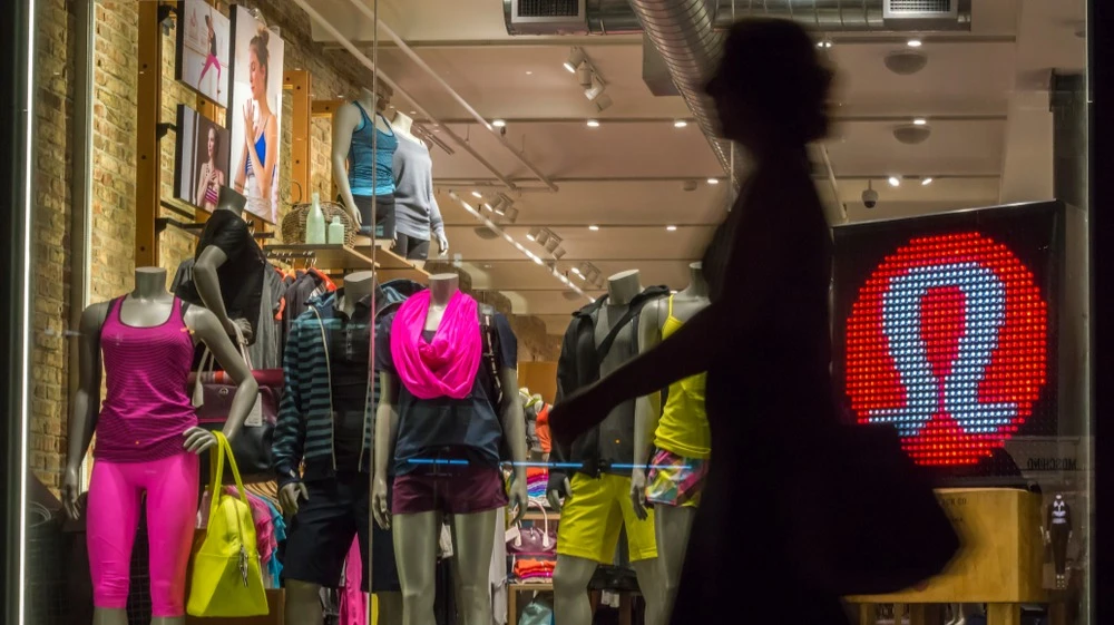 Майкл Бьюрри временно заменил акции Lululemon в портфеле похожими бумагами Deckers Outdoor / Фото: rblfmr / Shutterstock.com