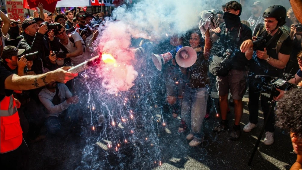 Tensions in France are mounting as the budget standoff intensifies and the presidential election approaches / Photo: Pierre Laborde / Shutterstock.com