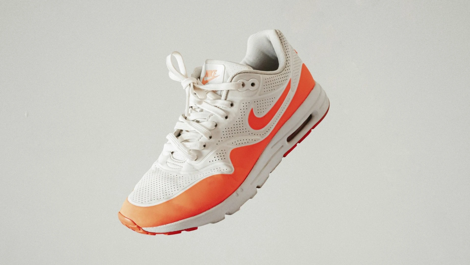 Analysts at Berenberg downgraded the stock rating of sports apparel and footwear manufacturer Nike / Photo: Unsplash/Luis Felipe Lins
