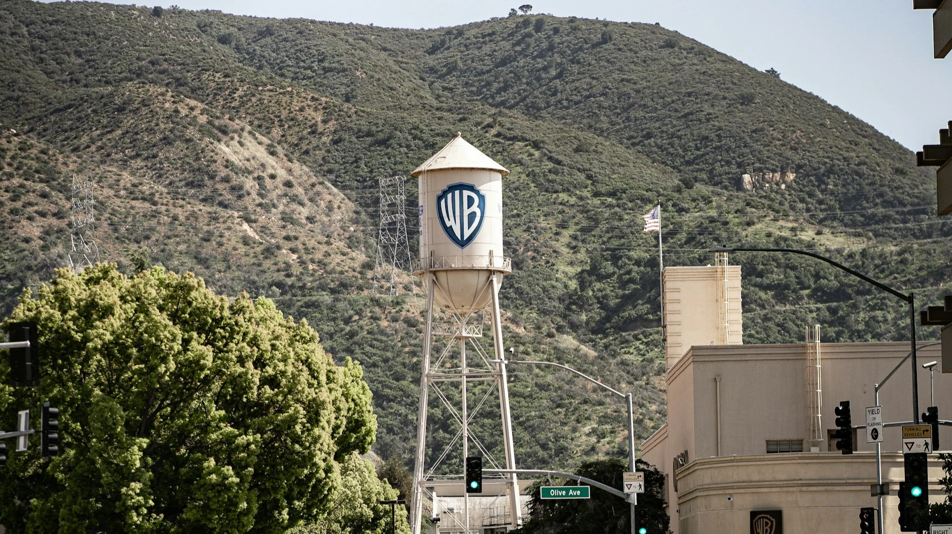 Paramaunt объявил о завершении сделки по приобретению Warner Bros. Объединенная компания будет называться Skydance / Фото: Unsplash.com / clement proust