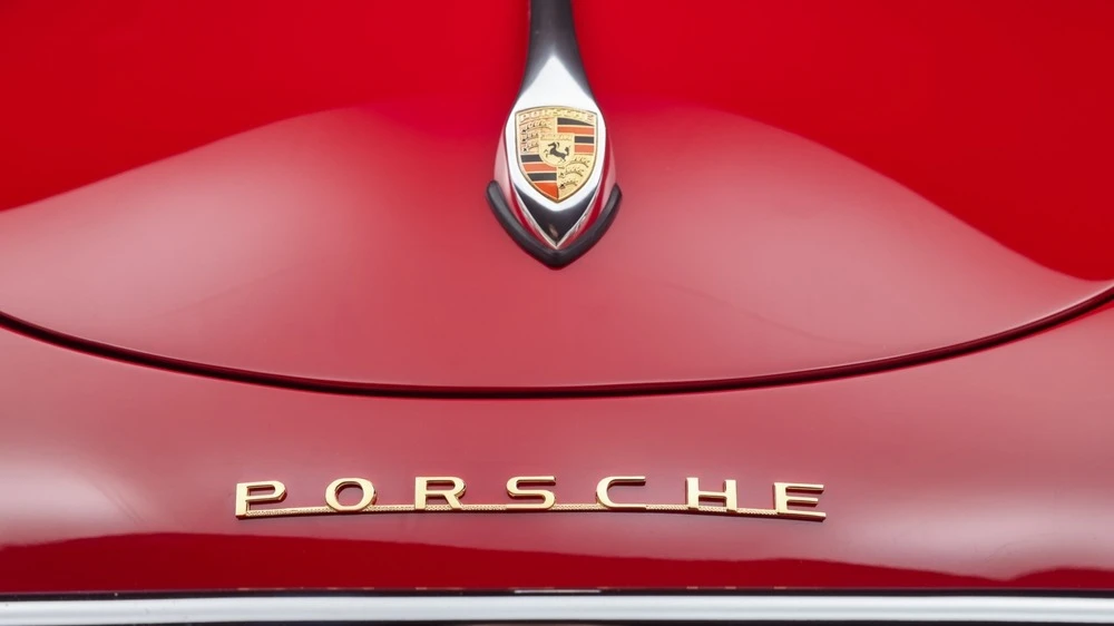 Выручку от индивидуальных заказов Porsche планирует увеличить в шесть раз / Фото: JoshBryan/Shutterstock.com