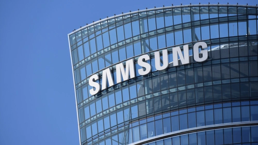 Samsungs third-quarter operating profit increased nearly ninefold, but investors reacted by selling their shares / Photo: OleksSH / Shutterstock.com