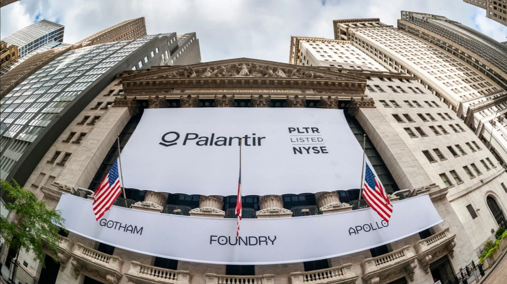 Large companies and governments are increasingly considering data privacy when implementing AI, which is driving up demand for Palantirs services / Photo: rblfmr / Shutterstock.com