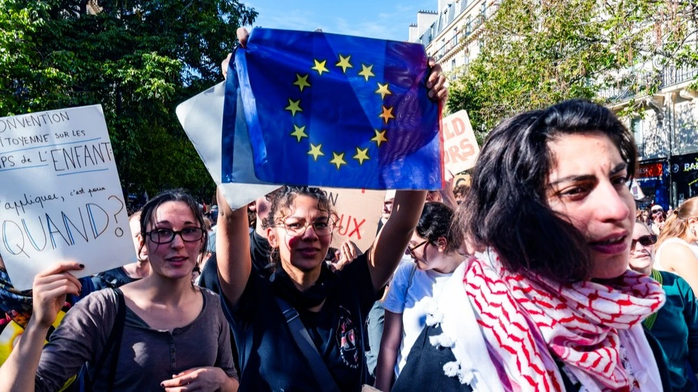 Krugman considers high pension expenditures—which lead to cutbacks in other areas—to be one of the main causes of France’s budget problems / Photo: Pierre Laborde / Shutterstock.com