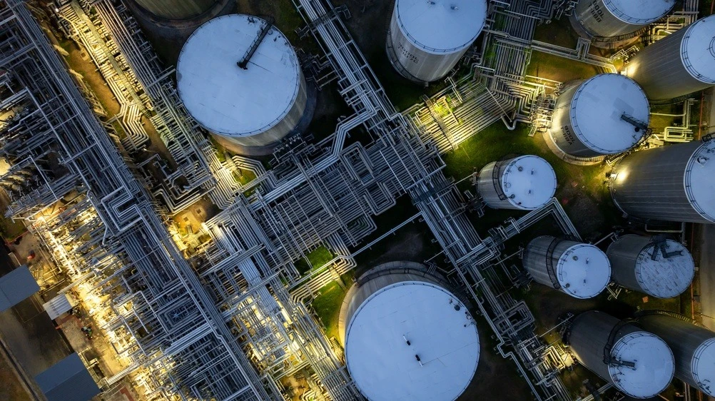 Нефть подешевела больше чем на 1% после слова Трампа об «энергетическом перемирии» Украины и России / Фото: Shutterstock.com