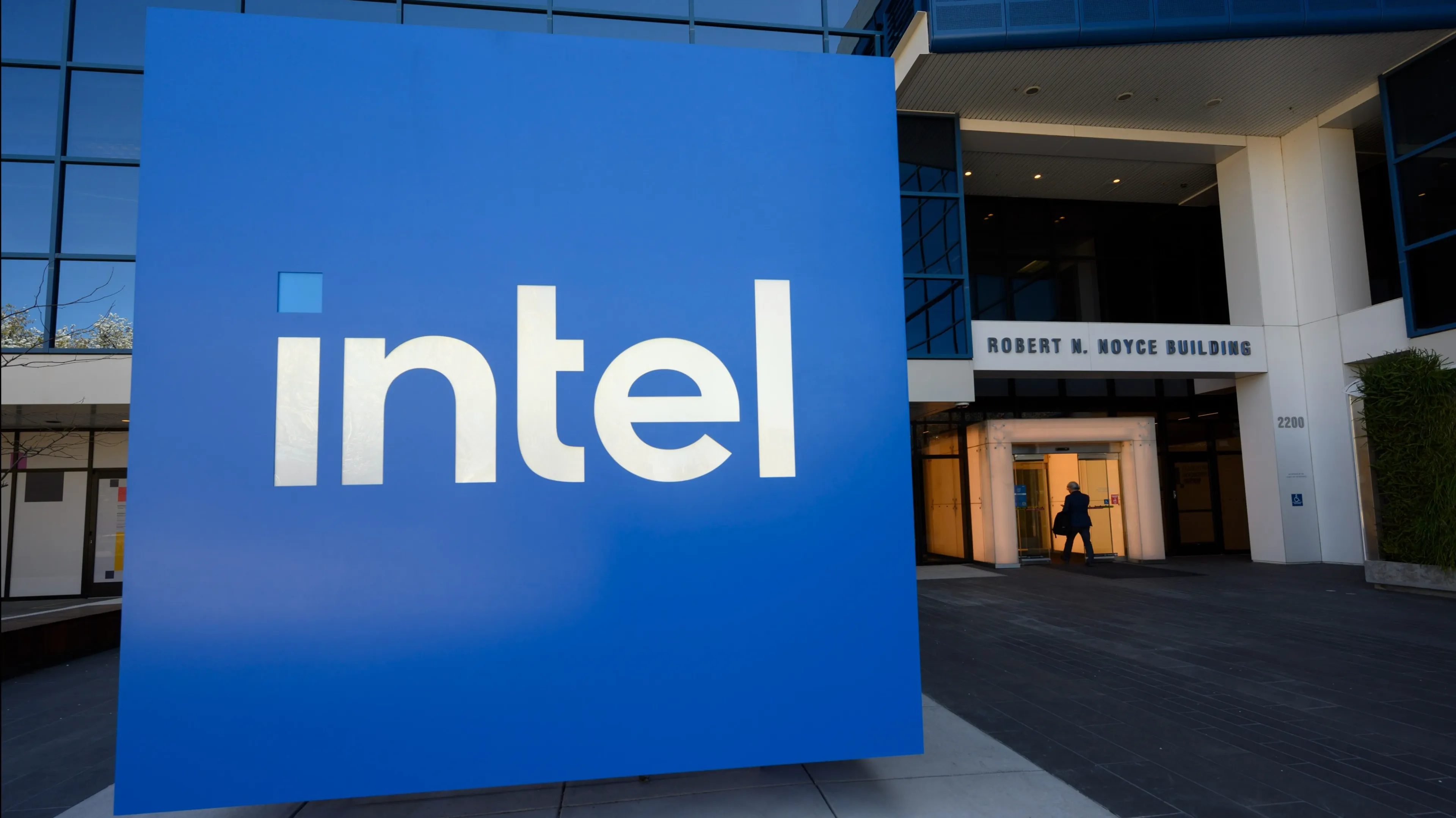 Графические процессоры Intel D-Series будут поставляться в виде плат PCIe, как для игровых ПК / Фото: Intel