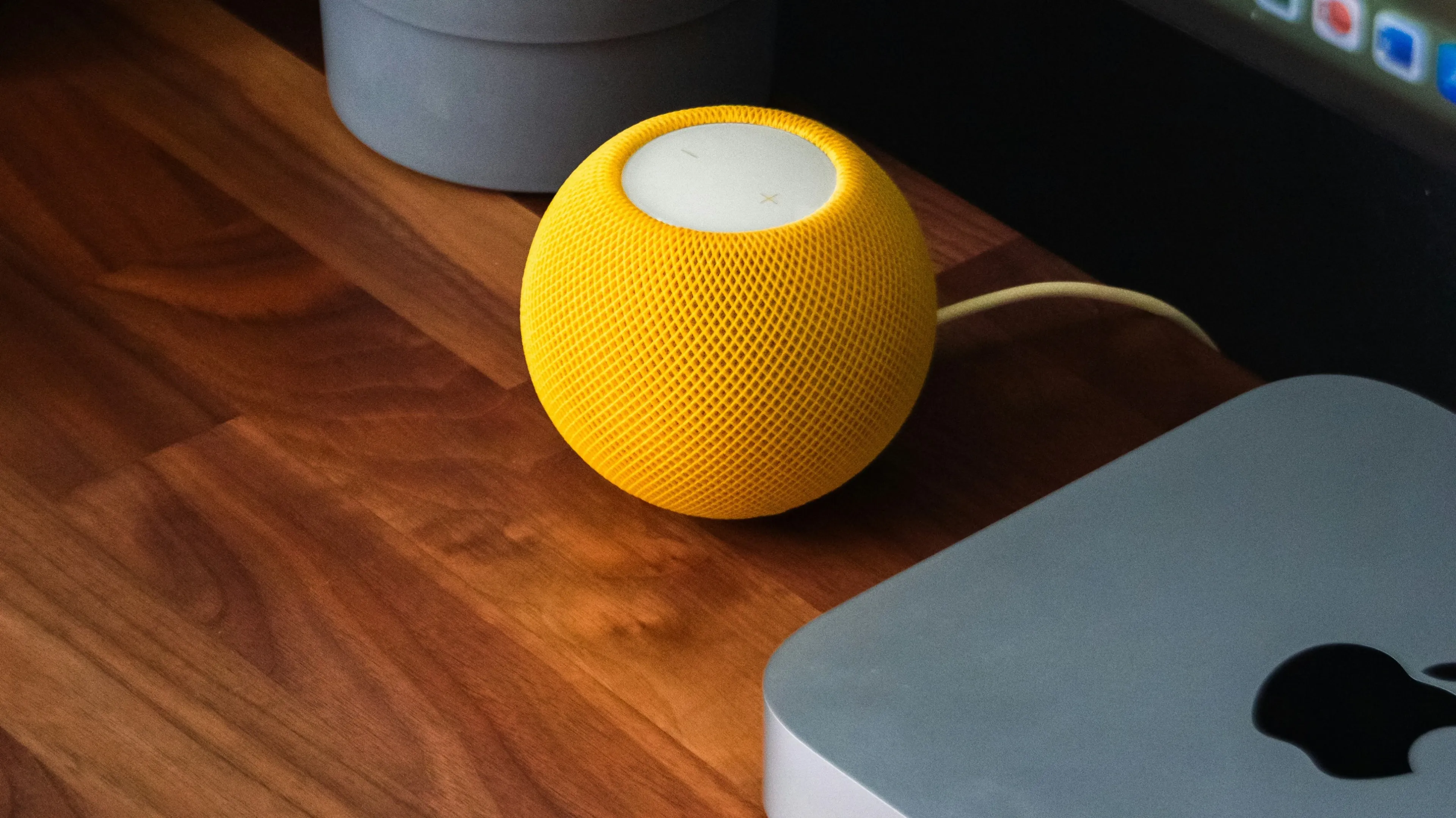 Apple 2018 жылы алғашқы смарт-колонкасы HomePod-ты таныстырды, ал 2020 жылы ықшам HomePod mini-ді шығарды. Алайда екі модель де кеңінен танымал болған жоқ. Фото: Matúš Gocman / Unsplash.com