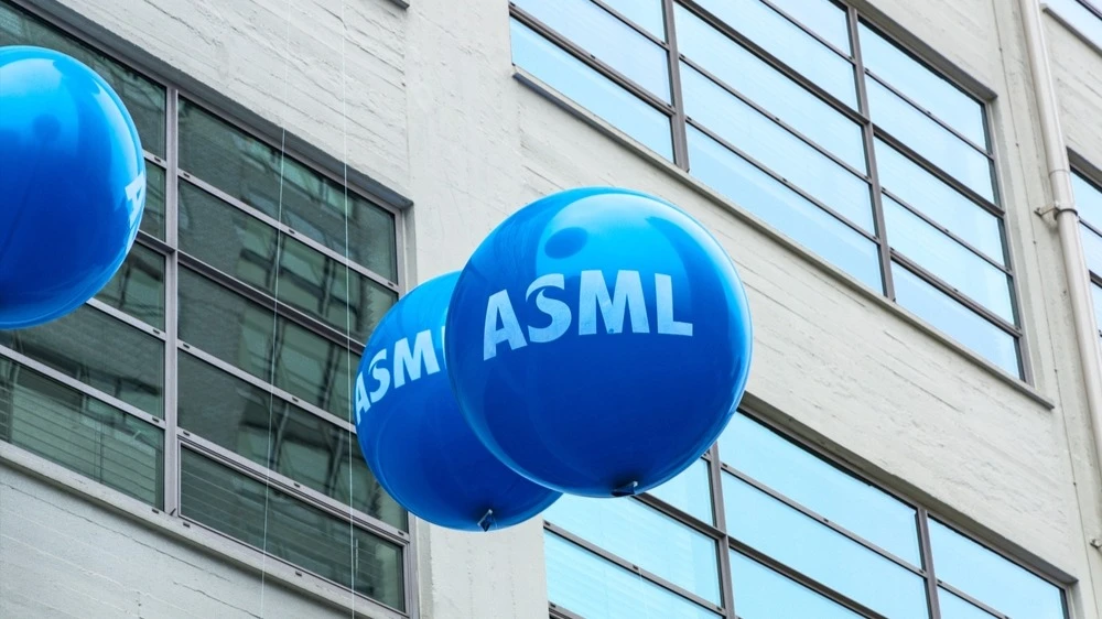 Голландиялық ASML компаниясы – ең озық микрочиптерді өндіру үшін қажетті EUV литография жүйелерінің әлемдегі жалғыз өндірушісі / Фото: PixelBiss / Shutterstock.com