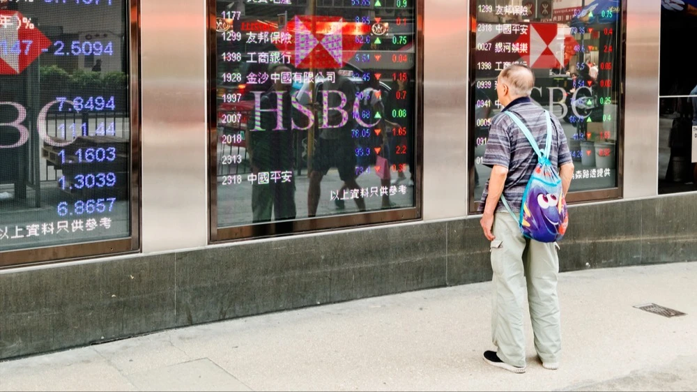 Following the worst day since July for the Nasdaq and the S&amp;P 500, Asian indices fell sharply / Photo: estherpoon/Shutterstock.com