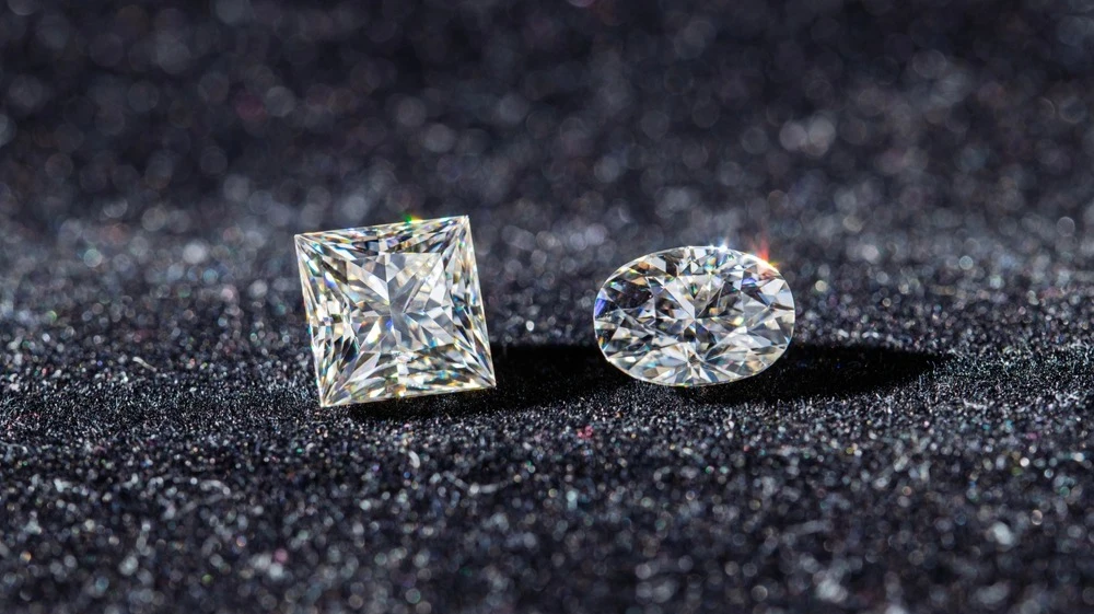 Richemont пен Signet алмаз өндіретін компанияны сатып алуға ұсыныс жасайтын консорциумға қатысу жөнінде келіссөздер жүргізуде / Фото: Левон Авагян / Shutterstock