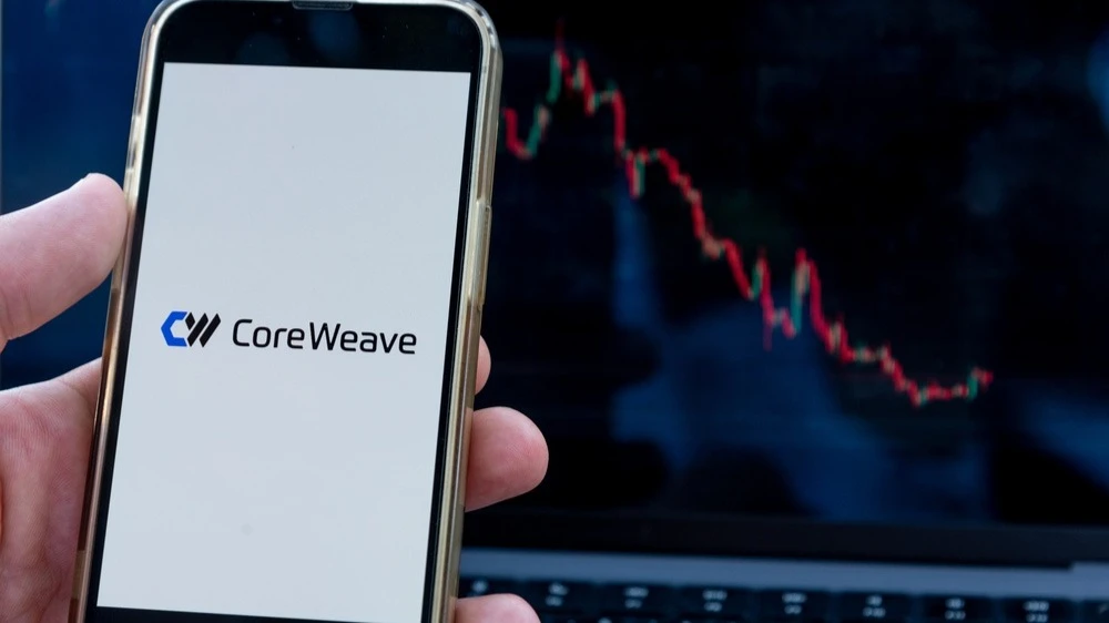 Opinions on Wall Street are divided regarding CoreWeaves prospects / Photo: lilaclion / Shutterstock