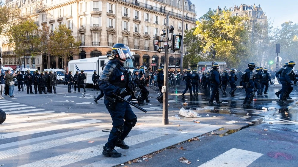 Top Stories This Morning: Fears of a Crisis in Europe; Treasuries Regain Their Status as a Safe Haven