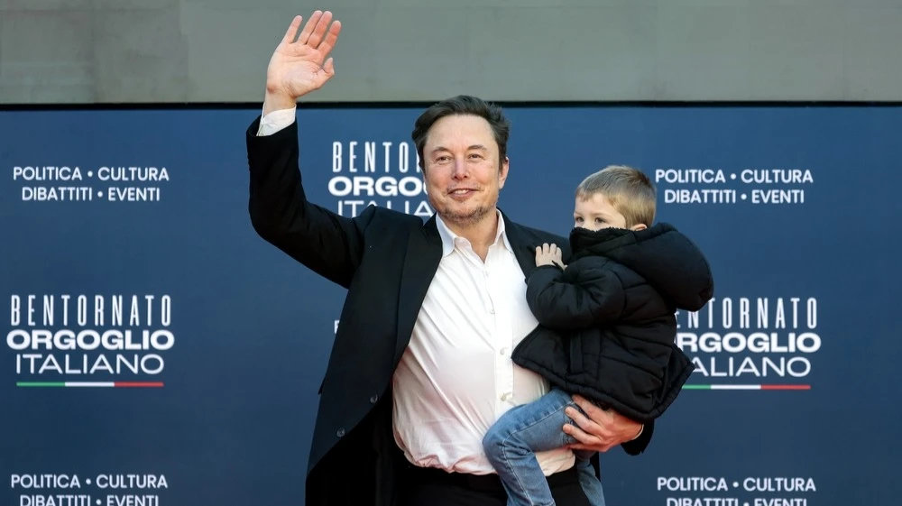 Elon Musk promised to give SpaceX stock to every child in the U.S. / Photo: Alessia Pierdomenico / Shutterstock