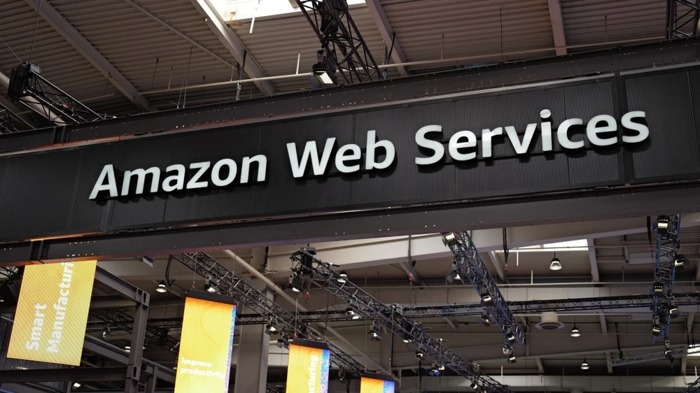 Morgan Stanley считает, что развитие облачного бизнеса Amazon Web Services является одним из главных драйверов роста акций компании / Фото: Shutterstock.com / nitpicker