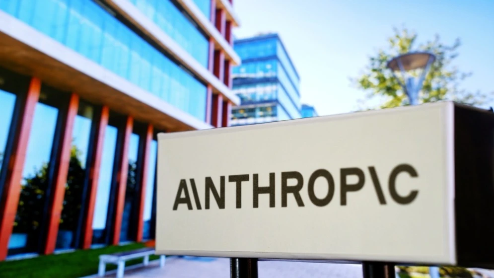 Anthropic plans to allocate about one-third of its IPO prospectus to risk factors, according to The Wall Street Journal / Photo: Poetra.RH/Shutterstock.com