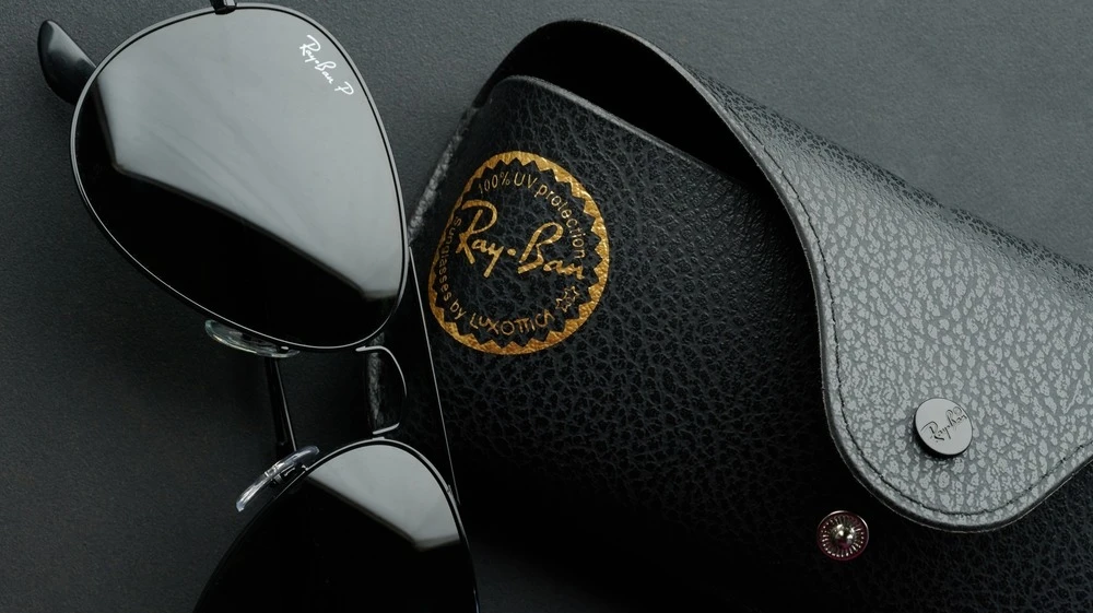 EssilorLuxottica shares surged on the back of sales of traditional eyeglasses / Photo: PixieMe / Shutterstock