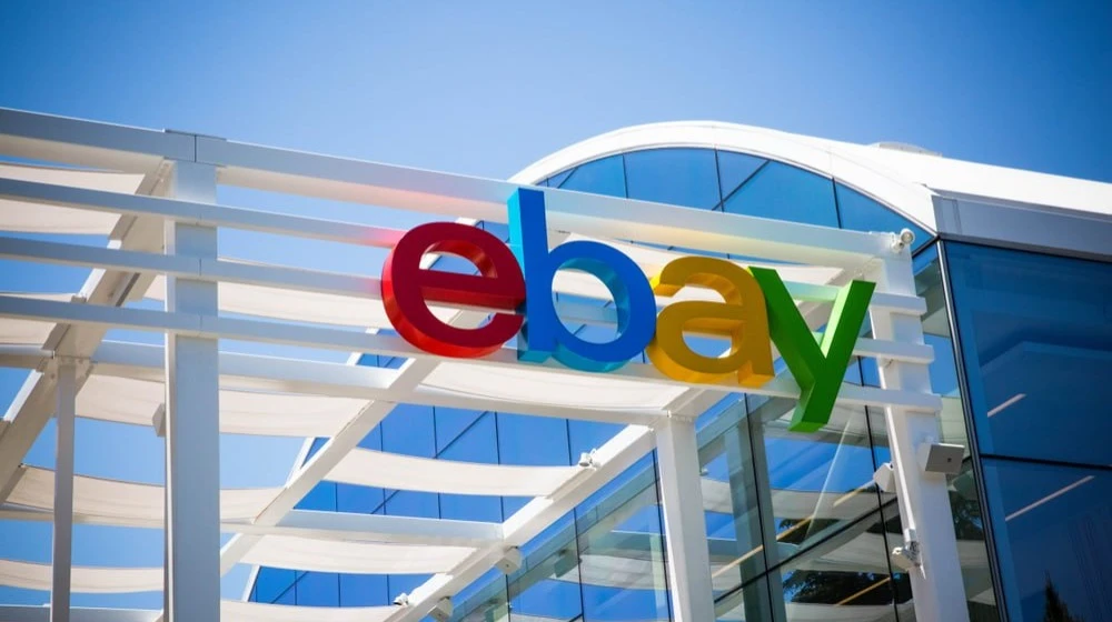 eBay is reallocating its spending to focus on the resale of clothing and collectibles / Photo: Valeriya Zankovych / Shutterstock.com