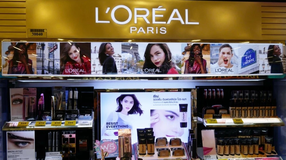 LOréals third-quarter sales exceeded analysts expectations / Photo: Shutterstock.com / chanonnat srisura