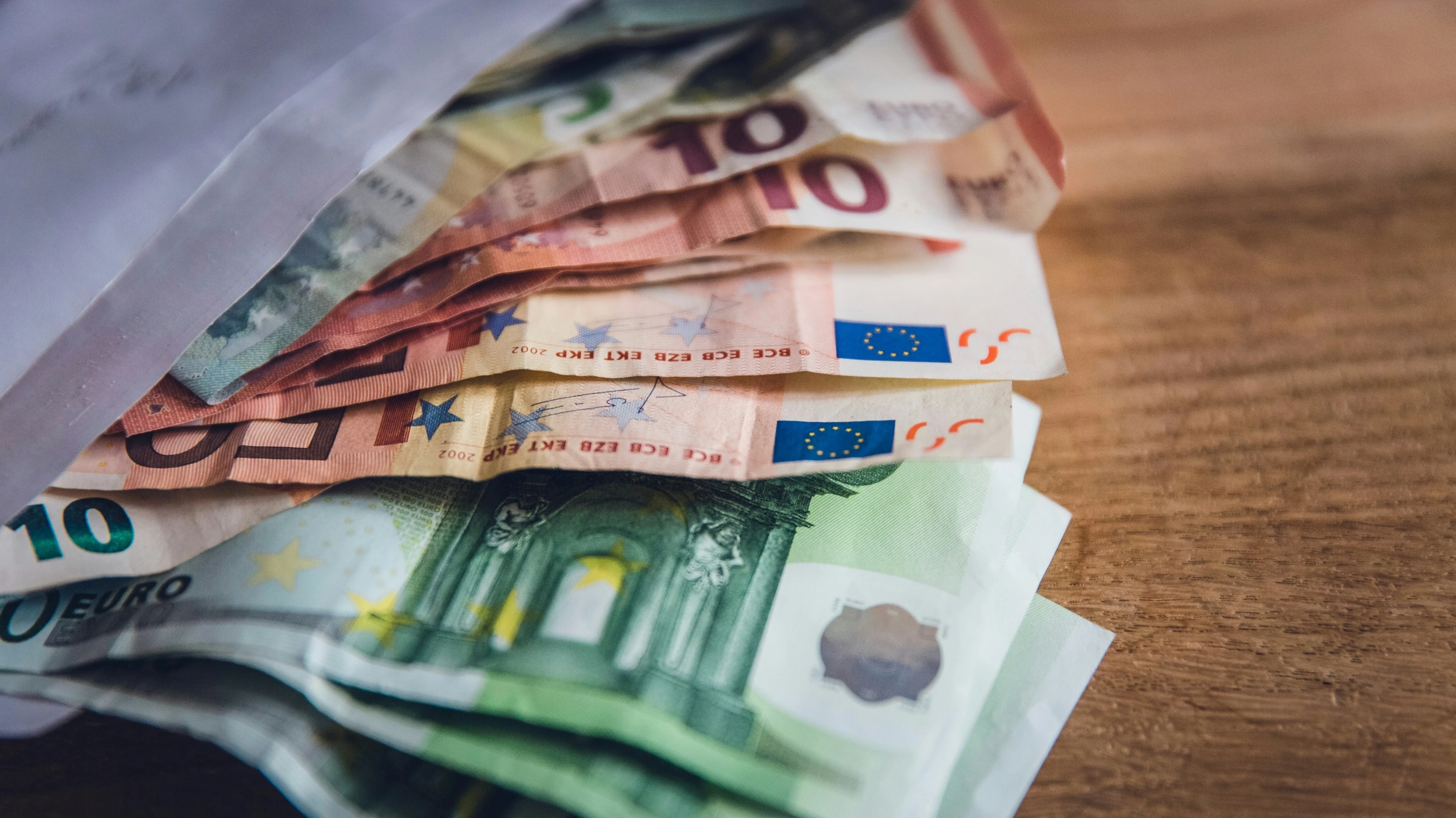 Для евро важно, приведет ли недоверие инвесторов к Франции к сокращению вложений в европейские активы в целом. Фото: Markus Spiske / Unsplash.com
