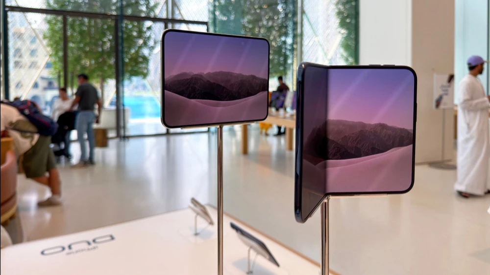 Apple stores did not have enough devices in stock to immediately replace defective iPhones / Photo: Katerina Elagina / Shutterstock.com