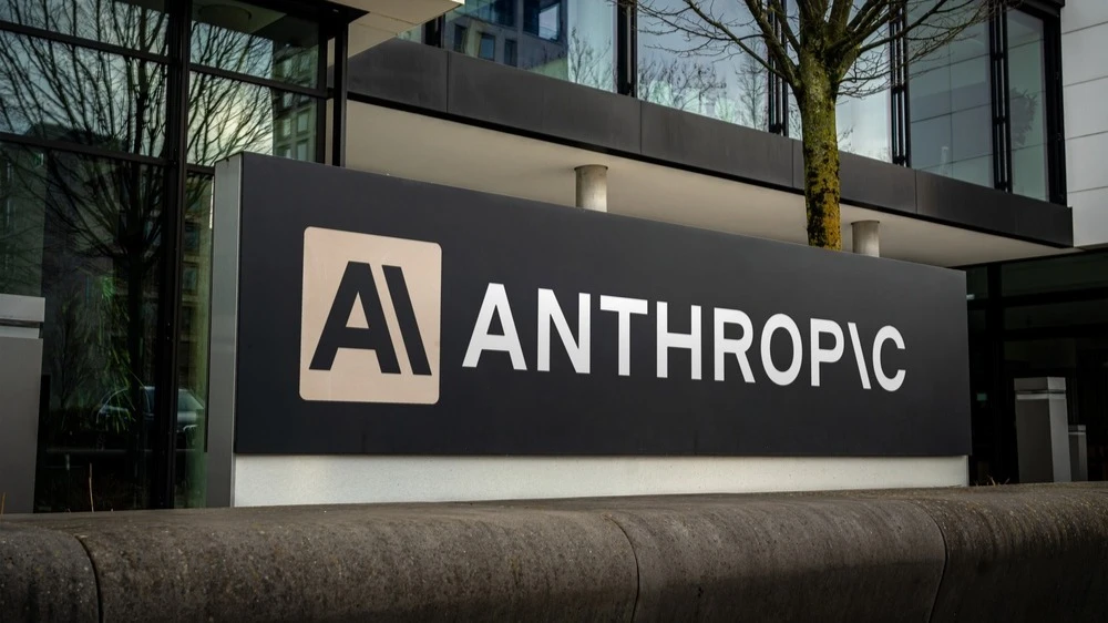 Nearly half of Anthropics revenue came from sales through Microsoft, Google, and Amazon cloud services / Photo: Shutterstock.com / gguy