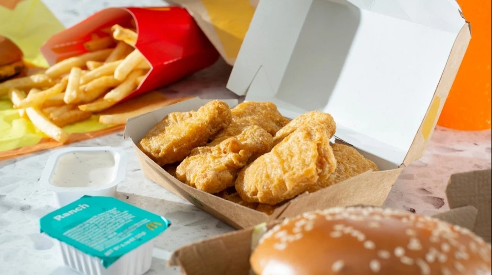 О ставке на новые продукты из курицы McDonalds объявил в сентябре / Фото: The Image Party / Shutterstock.com