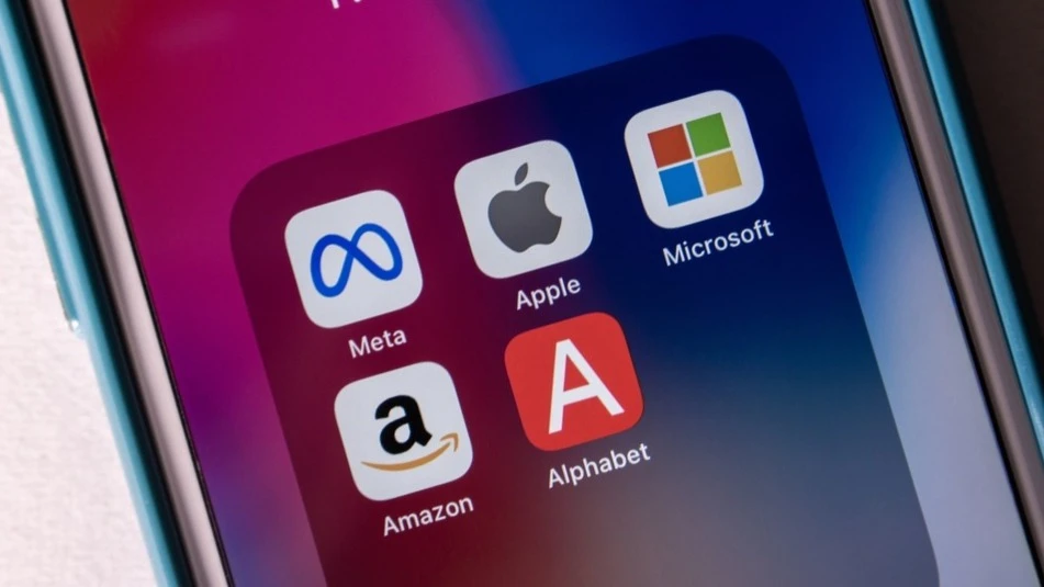 Microsoft and Alphabets evening earnings reports could trigger volatility in after-hours trading / Photo: Koshiro K / Shutterstock