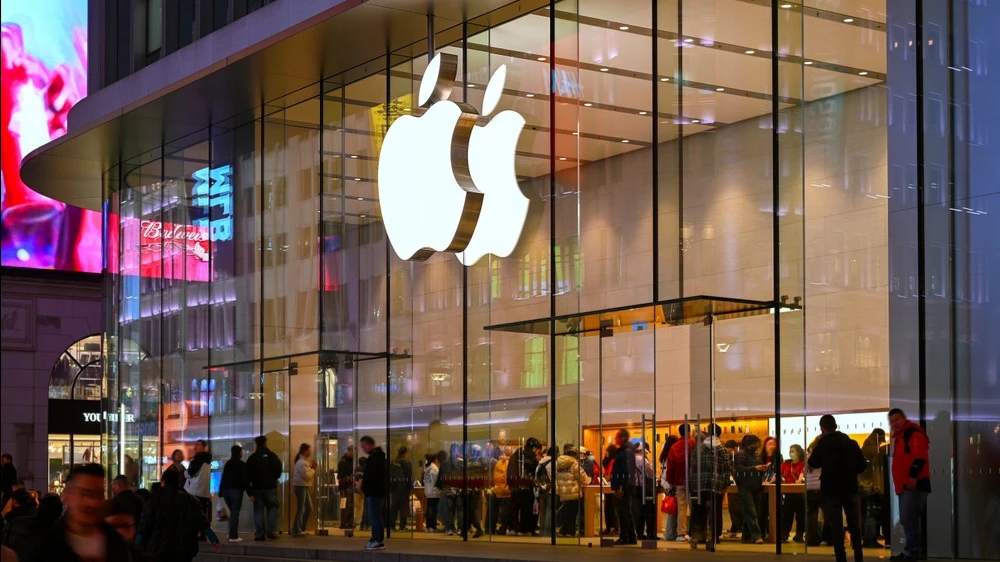 Акции Apple стали лидером в «Великолепной семерке», показав рост с начала года на 28% / Фото: Savvapanf Photo / Shutterstock.com