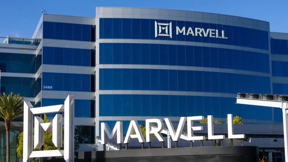 Marvell wants to acquire Lumentum, a manufacturer of optical components for data centers, for about $83 billion / Photo: SNEHIT PHOTO/Shutterstock.com