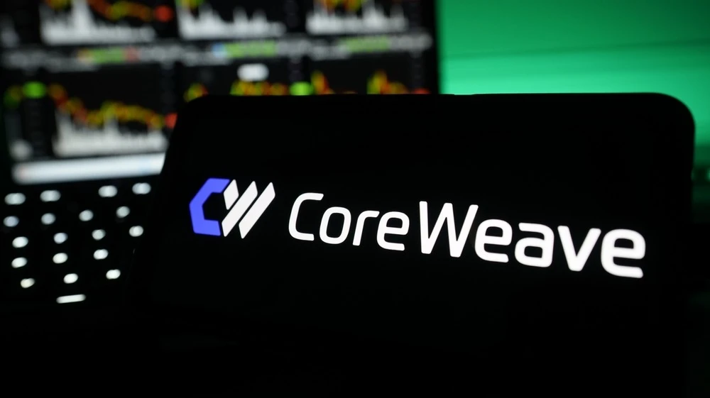 Shares of AI infrastructure providers fell again on October 29 / Photo: PJ McDonnell / Shutterstock.com