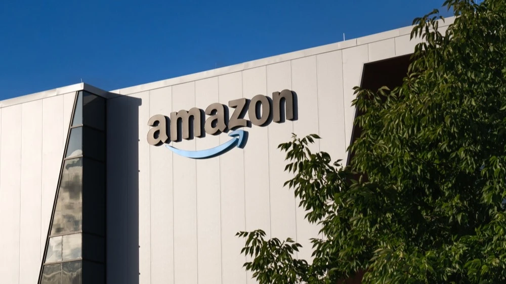 Уолл-стрит советует покупать акции Amazon, несмотря на падение акций после отчета / Фото: Sadi Hockmuller / Shutterstock